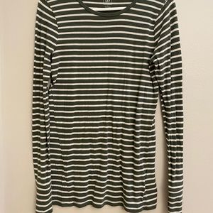 SOLD NWOT gap long sleeve crew